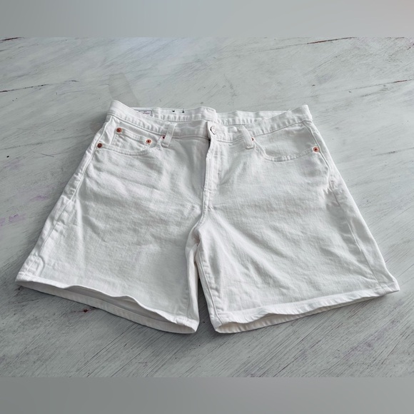 GAP White Denim 5" Girlfriend Short Mid Rise Shorts Size 31 - Picture 1 of 7